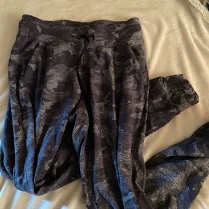 Ready to rulu jogger camo